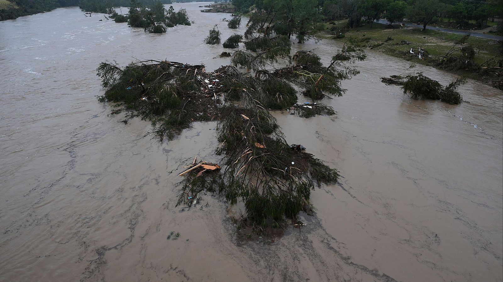 Cifra de fallecidos por las inundaciones en Texas llega a los 89