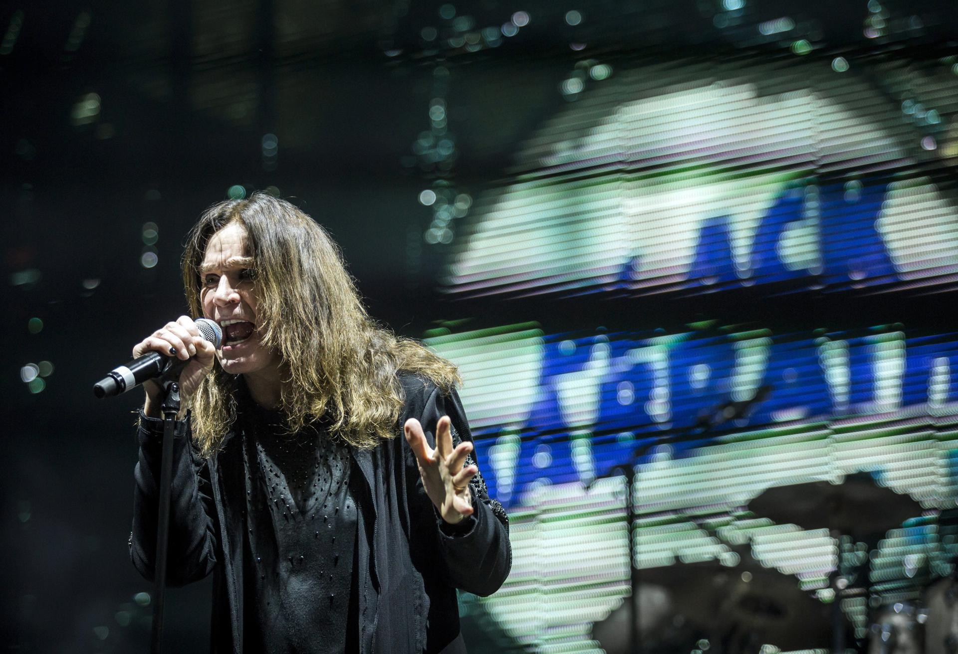 El cantante de Black Sabbath, Ozzy Osbourne, durante un concierto en Budapest, Rumanía, en enero de 2016.