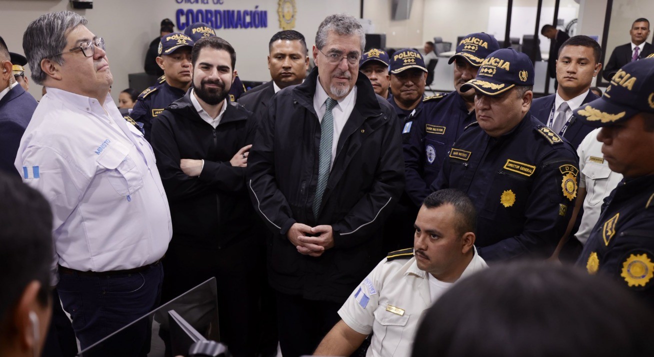 Presidente Arévalo reconoce labor de la PNC en su 28 aniversario