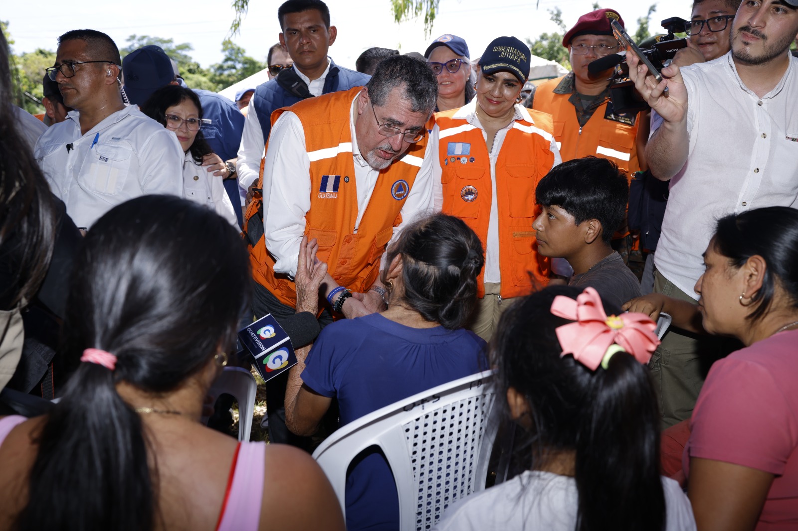 Presidente supervisa atención a damnificados por sismos en Comapa, Jutiapa