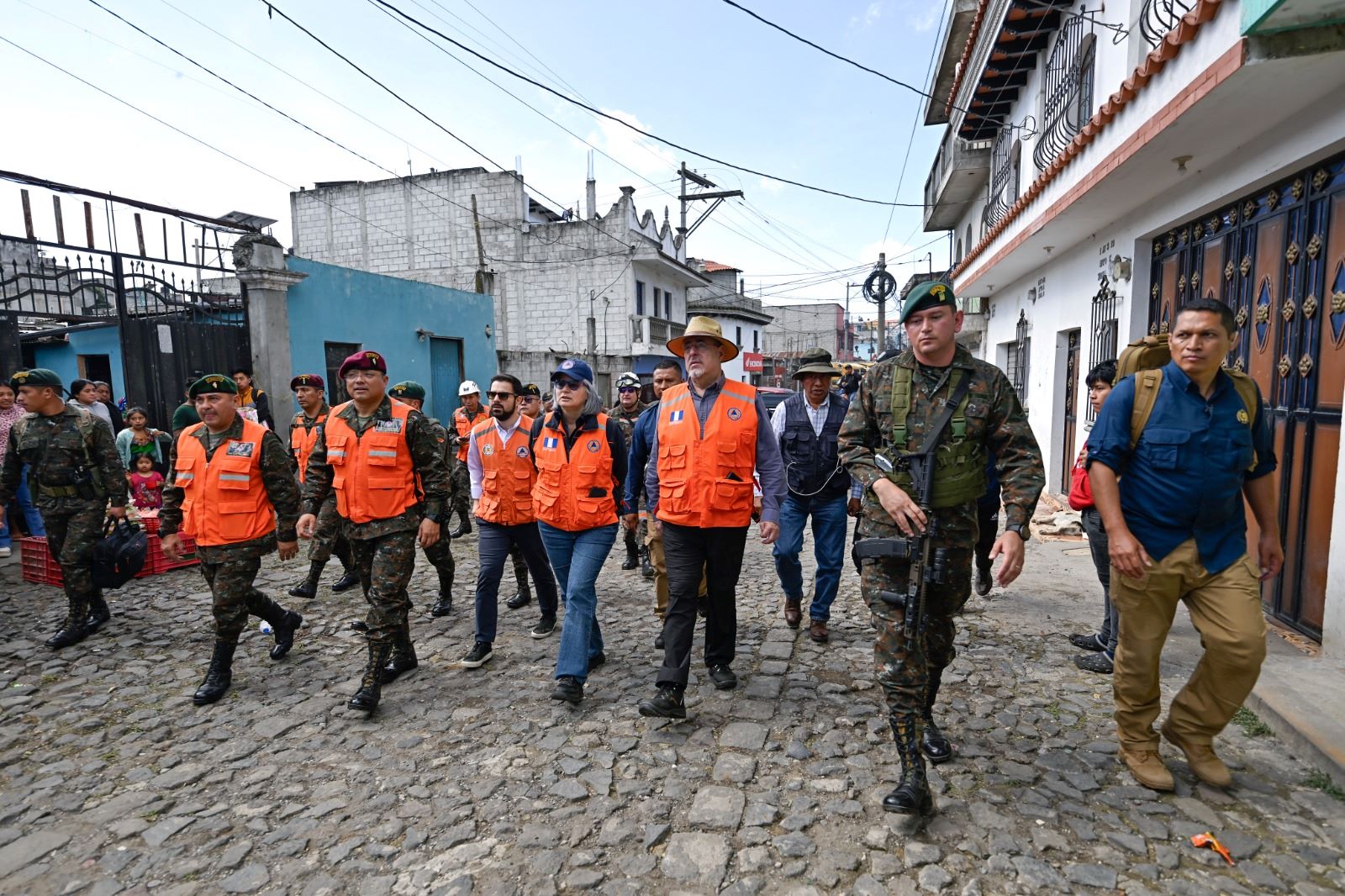 Presidente supervisa asistencia y áreas afectadas por sismos