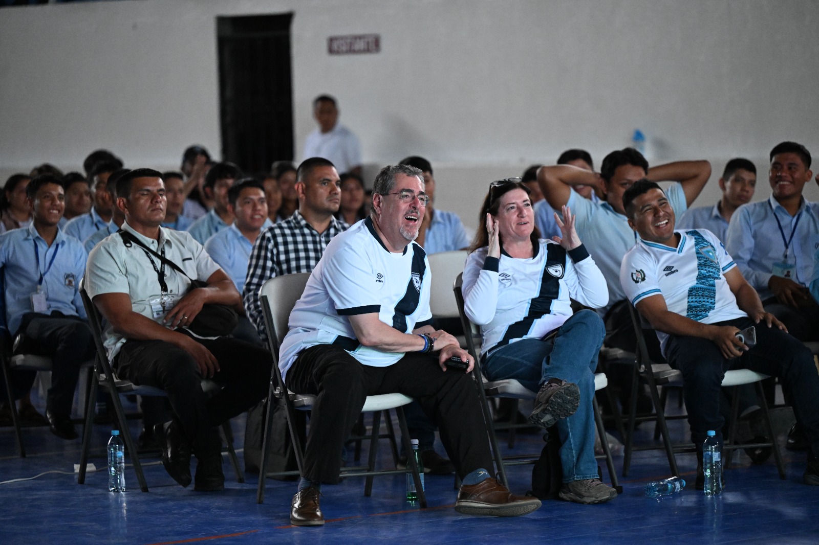 Presidente Arévalo se suma a la afición apoyando a Guatemala en la Copa Oro. / Foto: Byron de la Cruz.