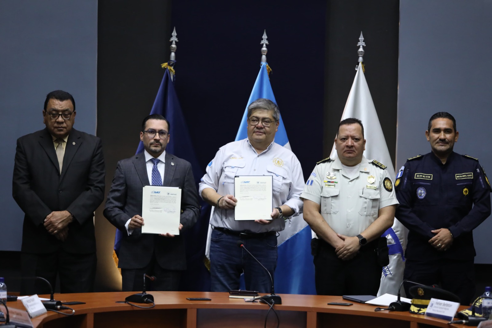 Mingob y SAT firman convenio estratégico contra el contrabando y la defraudación