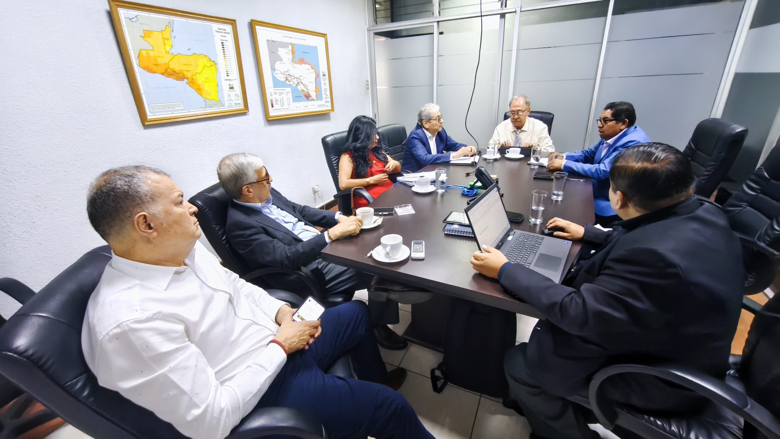 Reunión de alto nivel analiza problemática de la energía eléctrica en comunidades de San Marcos