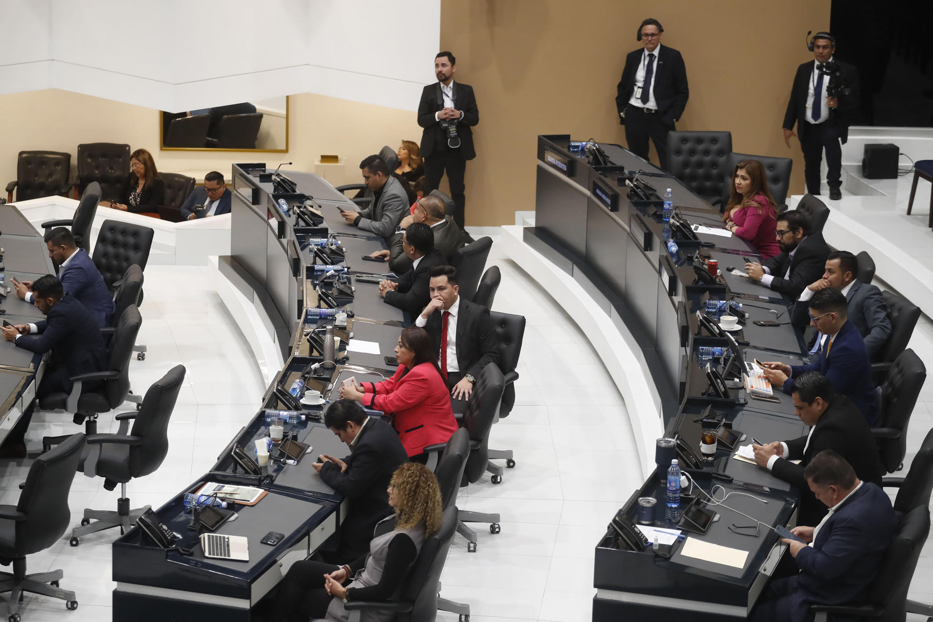 El partido de Bukele en El Salvador recorre el “mismo camino que Venezuela”, dice HRW