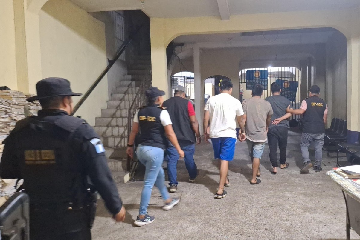 PNC desmantela guarida de distribución de droga y captura a cuatro presuntos sicarios en Retalhuleu