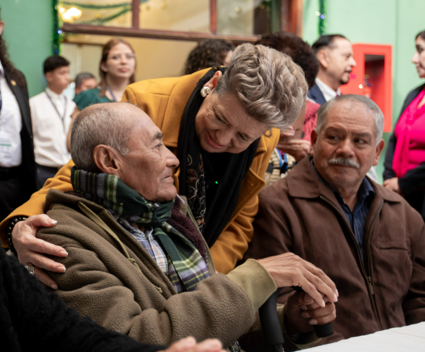 Doctora Lucrecia Peinado sobre los abuelos: “Son el abrazo que nunca se va y el legado que siempre nos guía”
