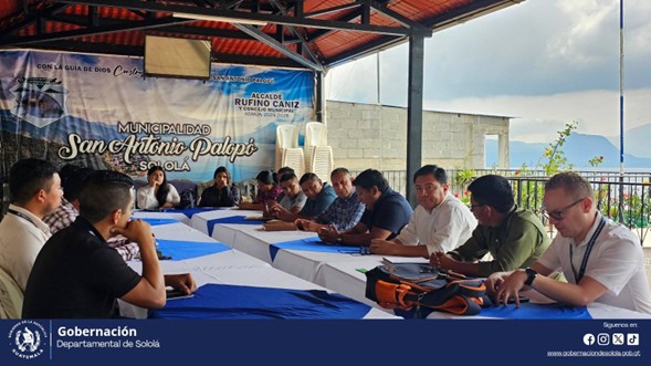 Reunión interinstitucional en San Antonio Palopó refuerza proyectos en agua y educación