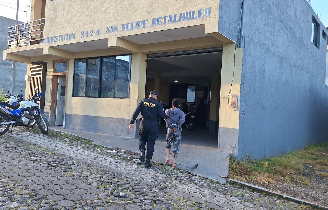 PNC evita ataque armado y captura a presunto marero salvatrucha en San Felipe, Retalhuleu
