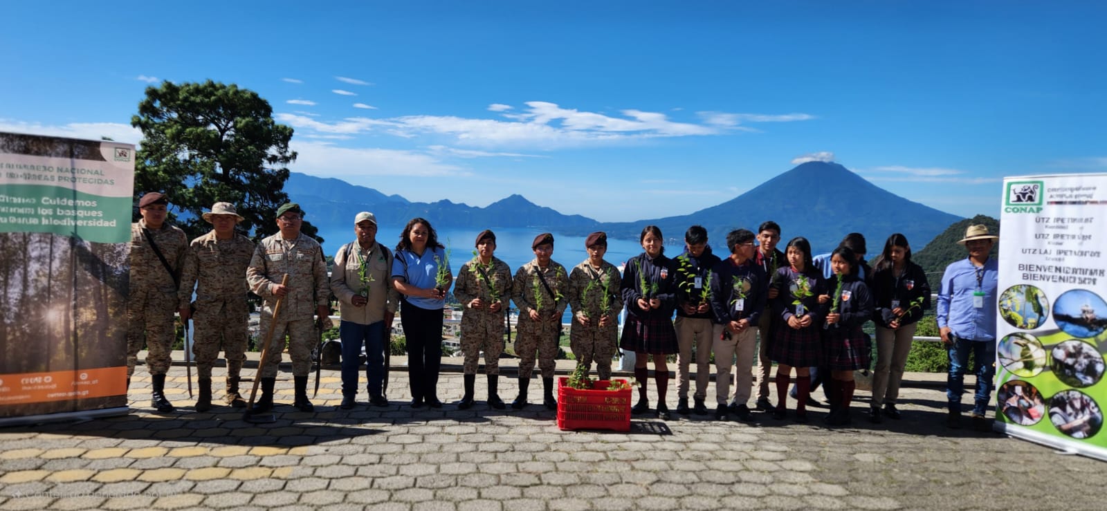 Personal de Reservas Militares realiza reforestación en áreas verdes de escuela en Sololá