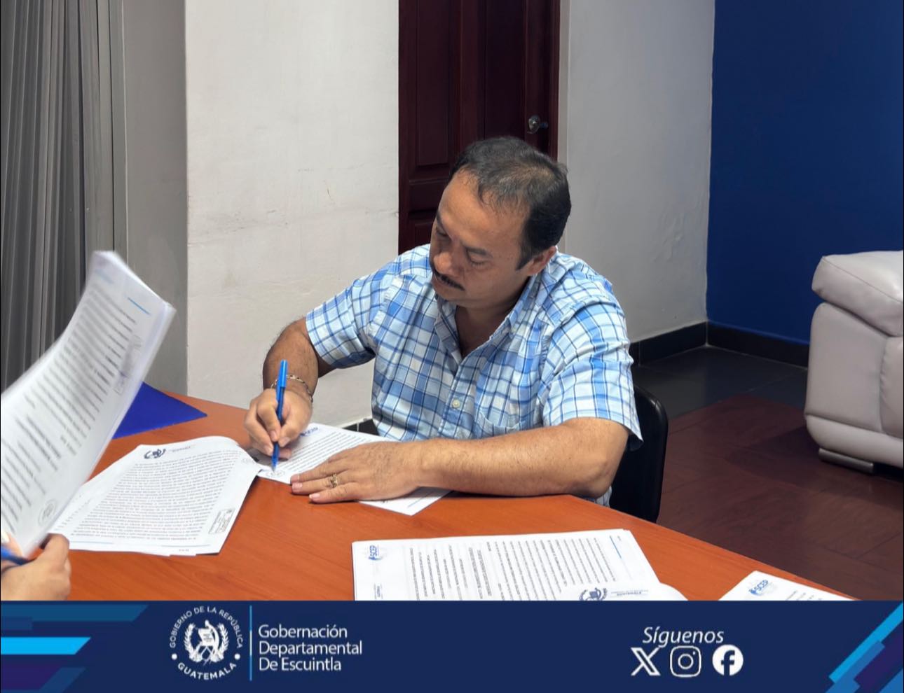 Firman convenios para el mejoramiento de caminos rurales en Guanagazapa, Escuintla