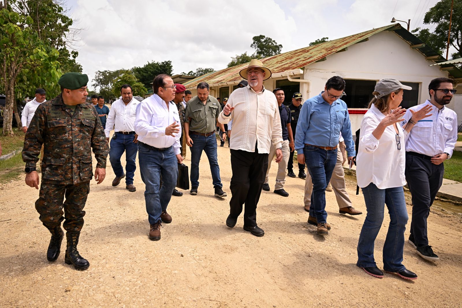 El presidente Arévalo señala daños ambientales en campo petrolero Xan