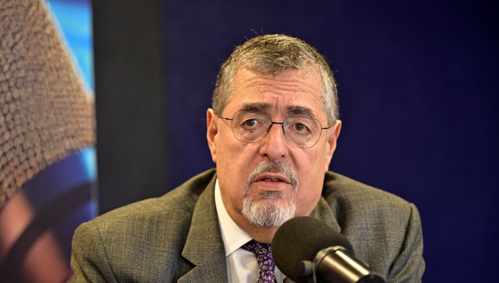 El presidente Bernardo Arévalo habla en la radio sobre los proyectos de interconexión que desarrollarán con México.