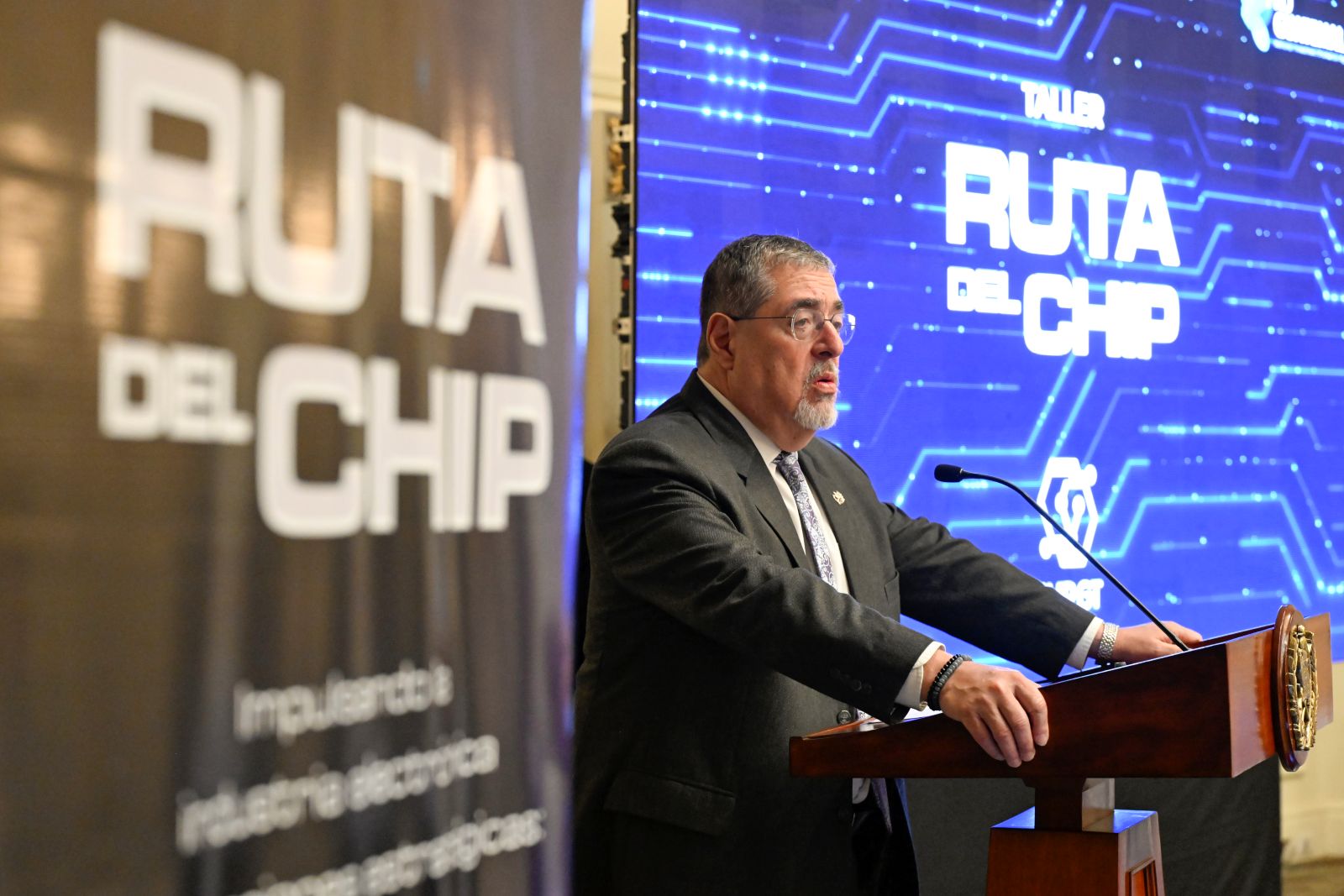 Presidente Arévalo destaca posibilidades de inversiones y empleo por tecnología chip
