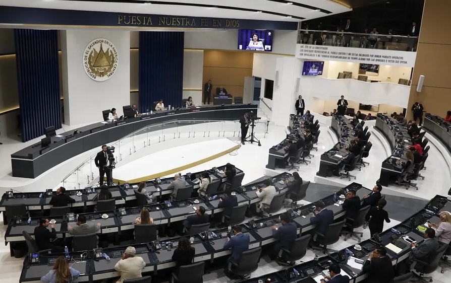 La Asamblea Legislativa de El Salvado, dominada por el partido oficialista, aprobó una reforma constitucional que permite la reelección indefinida.