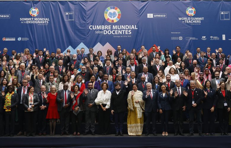La Unesco alerta de crisis en la profesión docente, durante la apertura de la Cumbre Mundial sobre Docentes que se desarrolla en Chile.
