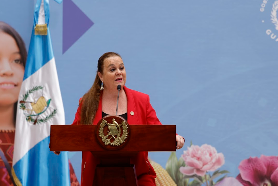 Ministra de Educación informa que más del 97 % de escuelas ya están abiertas