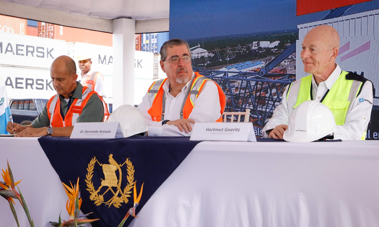 Presidente: “Guatemala está recuperando el control de sus puertos”