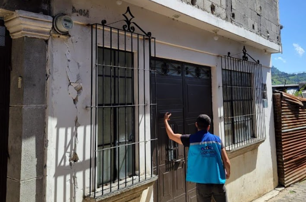 Personal del CIV se desplegó en Santa María de Jesús para evaluar daños en viviendas./Foto: CIV.