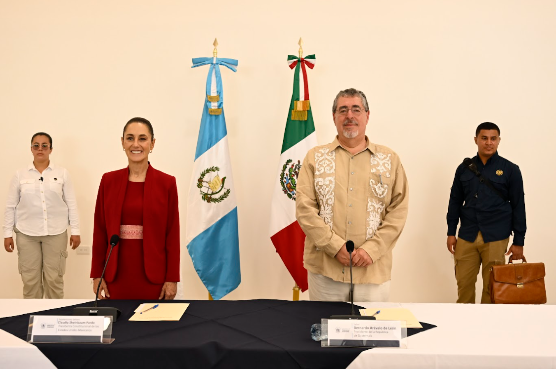 Presidenta Claudia Sheinbaum junto al presidente Bernardo Arévalo. / Foto: Gilber García.