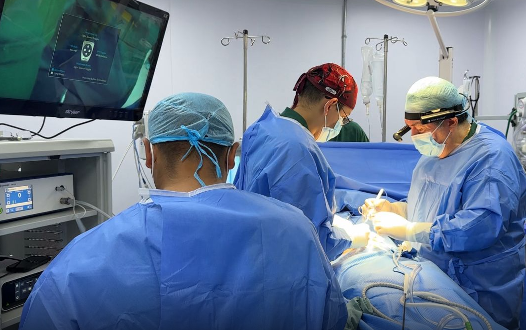 Hospital Modular del IGSS realizó la primera cirugía guiada por fluorescencia. (Foto: IGSS)