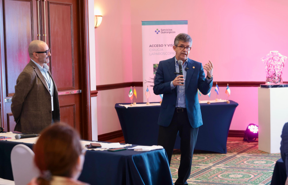 El ministro de Salud reconoció la labor del personal del Hospital San Juan de Dios en liderar el congreso de Cirugías Radicales en Vivo . (Foto: MSPAS)