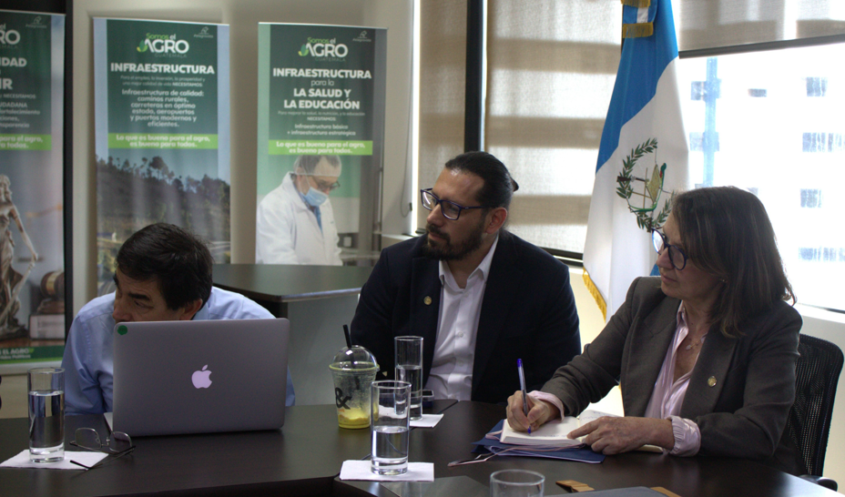 Ministerio de Ambiente aborda temas ambientales con la Cámara del Agro. (Foto: Marn)