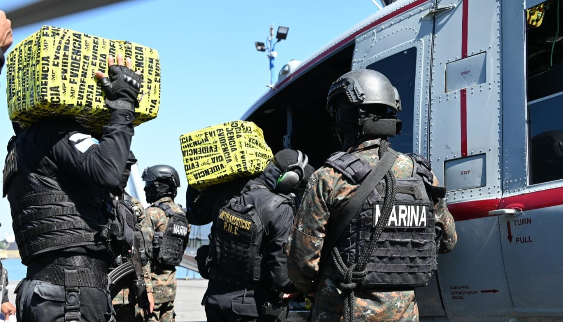 Los golpes al narcotráfico representan incautaciones millonarias para las estructuras criminales. / Foto: Ejército de Guatemala.