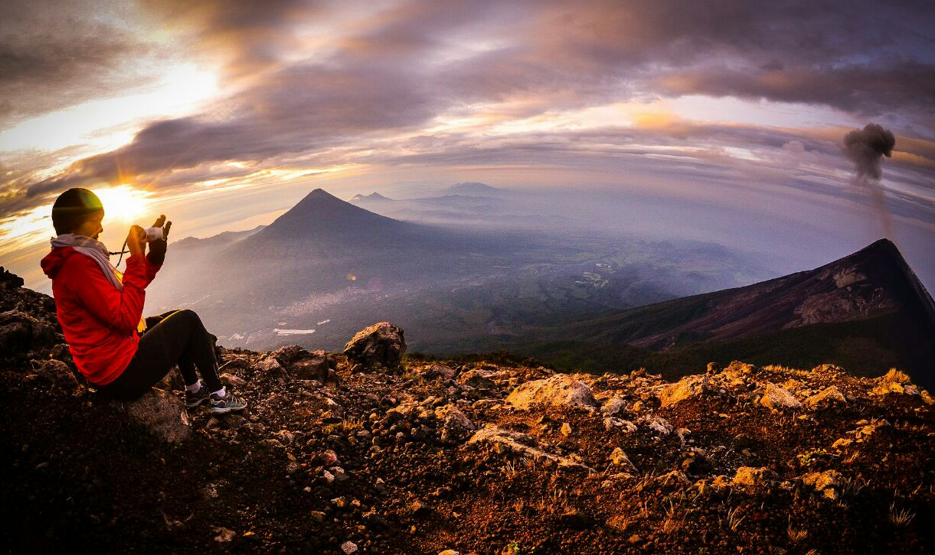 Conap insta a no visitar el volcán de Acatenango por riesgos tras reciente actividad sísmica