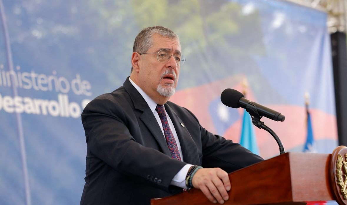Presidente en donación de vehículos por parte de la República de China (Taiwán).