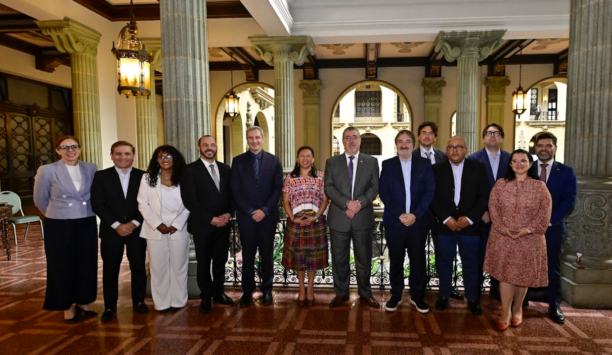 Las autoridades de la OIT se reunieron el jueves 21 con el presidente Bernardo Arévalo