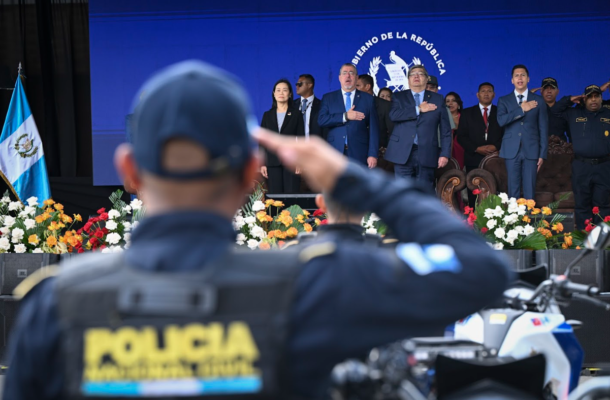 Presidente Arévalo reitera compromiso con la PNC y reconoce su labor