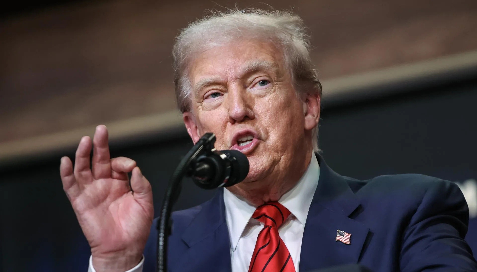 Propueta de censo anticipado de Trump aviva polémica por interés en redistribuir los distritos electorales.