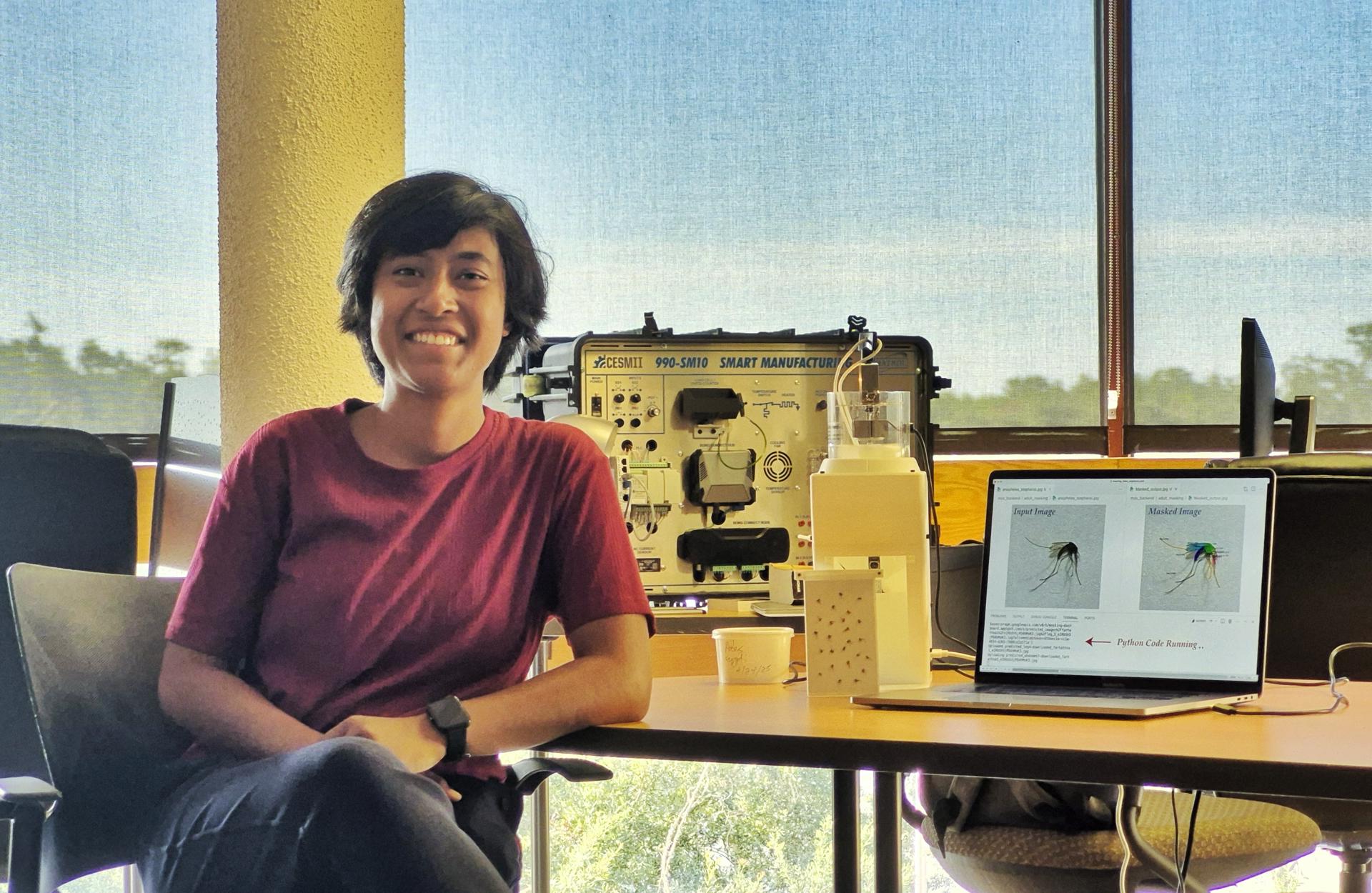 La estudiante de Bangladesh diseñó dispositivo con IA para atrapar zancudos y convatir enfermedades.