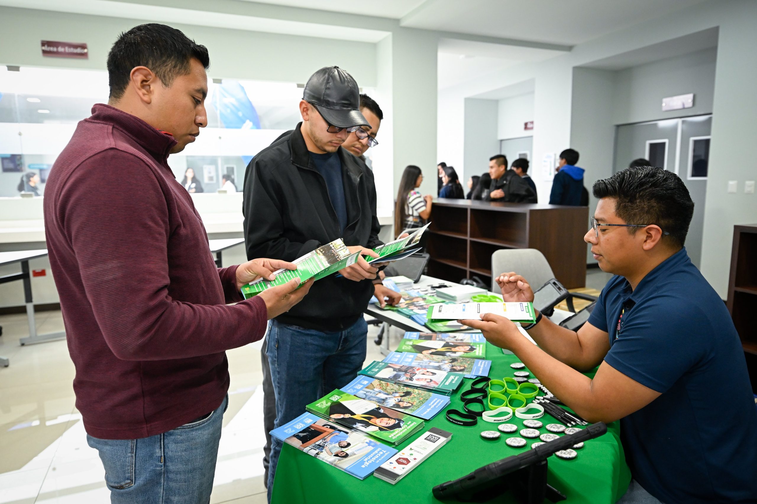 Becas por Nuestro Futuro: Segunda convocatoria suma mil 396 postulaciones finalizadas