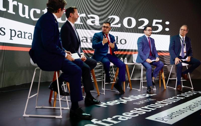 El viceministro de Transportes, Fernando Suriano, durante el “República Summit Infraestructura 2025: Puertos para el desarrollo”. /Foto: CIV