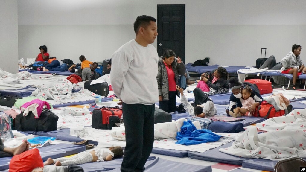 Jueza detiene deportación de niños que llegaron solos a EE. UU.