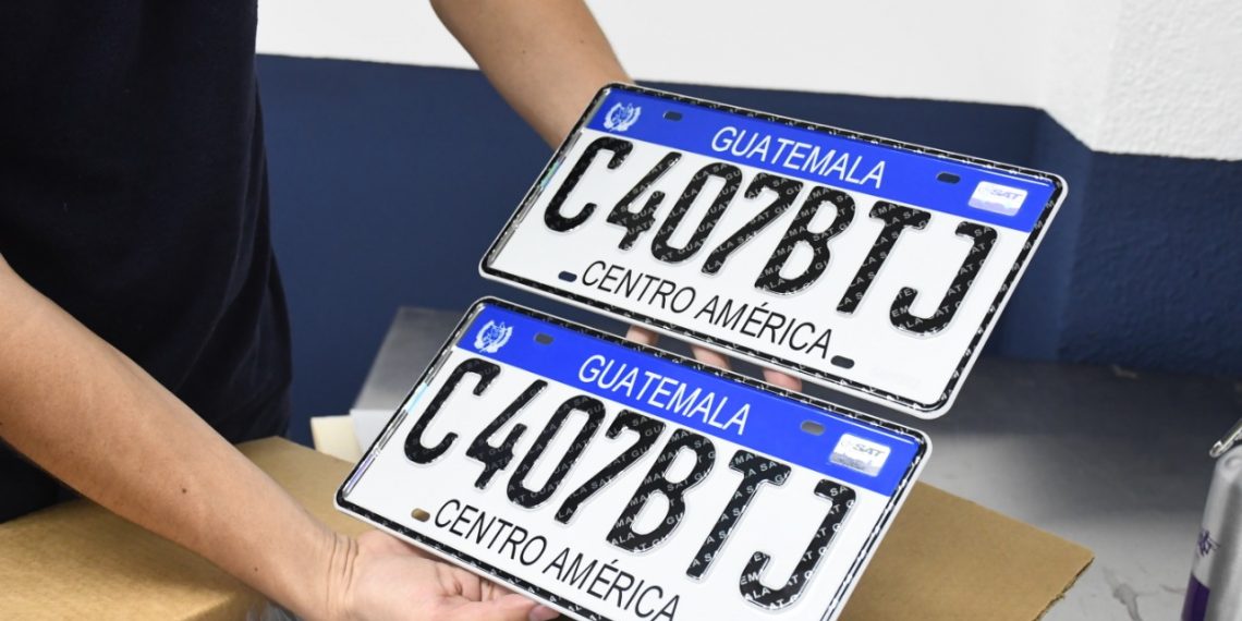 SAT reduce costos de fabricación de las placas de circulación para vehículos terrestres
