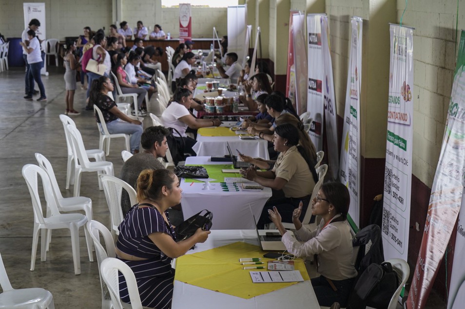 Abren más de 300 oportunidades laborales para la población de Retalhuleu