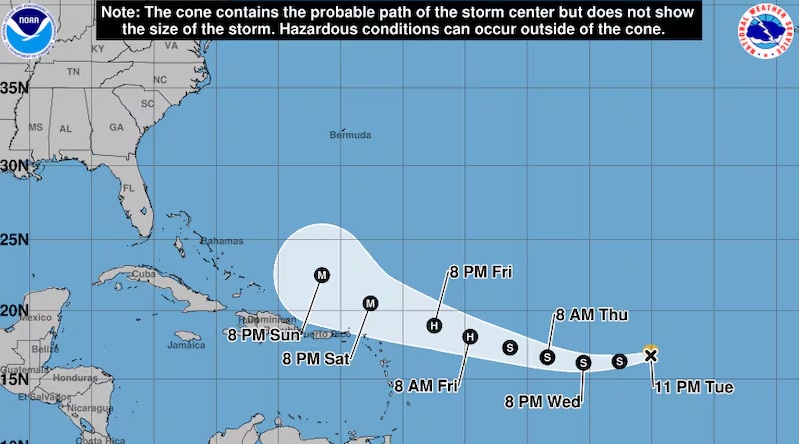 El Centro Nacional de Huracanes de EE. UU. prevé que la tormenta Erin se convierta en huracán este viernes, pero se aleja de las islas del Caribe.