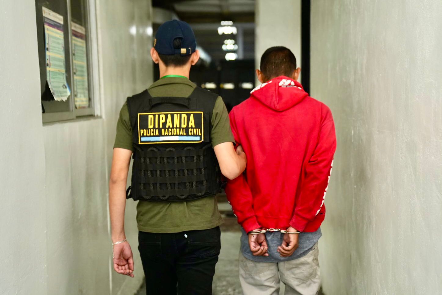 Extorsionista capturado en pleno acto cuando recogía paquete simulado de 10 mil quetzales