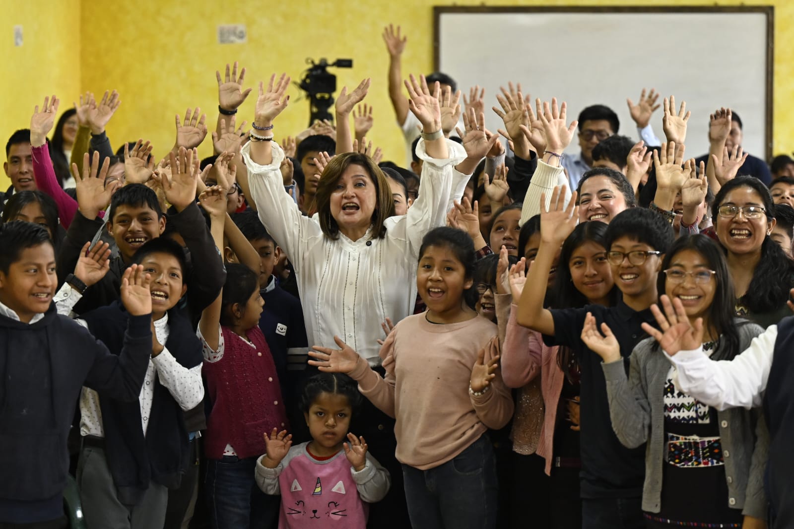Vicepresidenta Karin Herrera inaugura Club de Ciencia en Santo Domingo Xenacoj. / Foto: Álvaro Interiano
