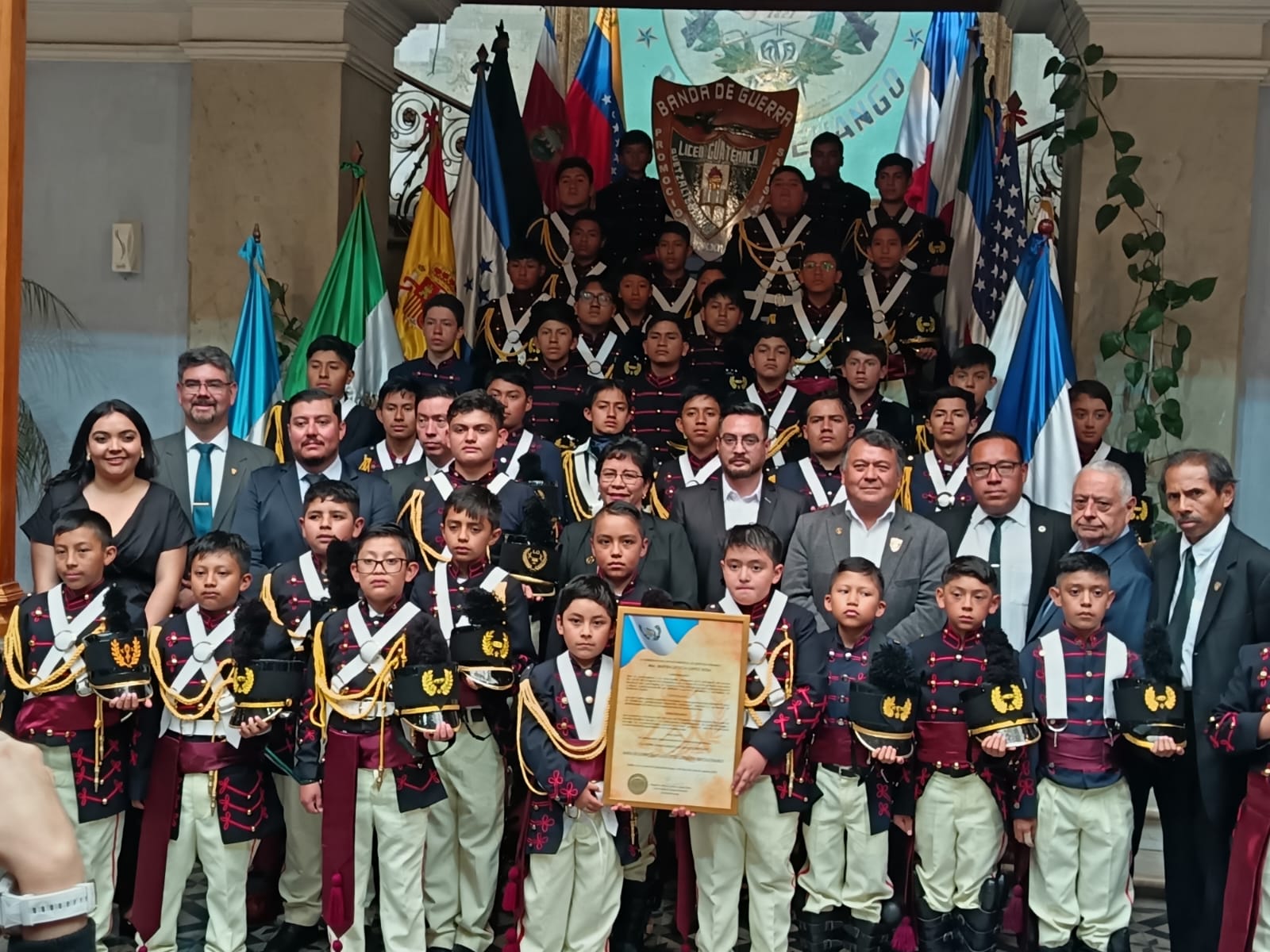 Entregan Orden del Departamento de Quetzaltenango a la Banda de Guerra del Colegio Liceo Guatemala