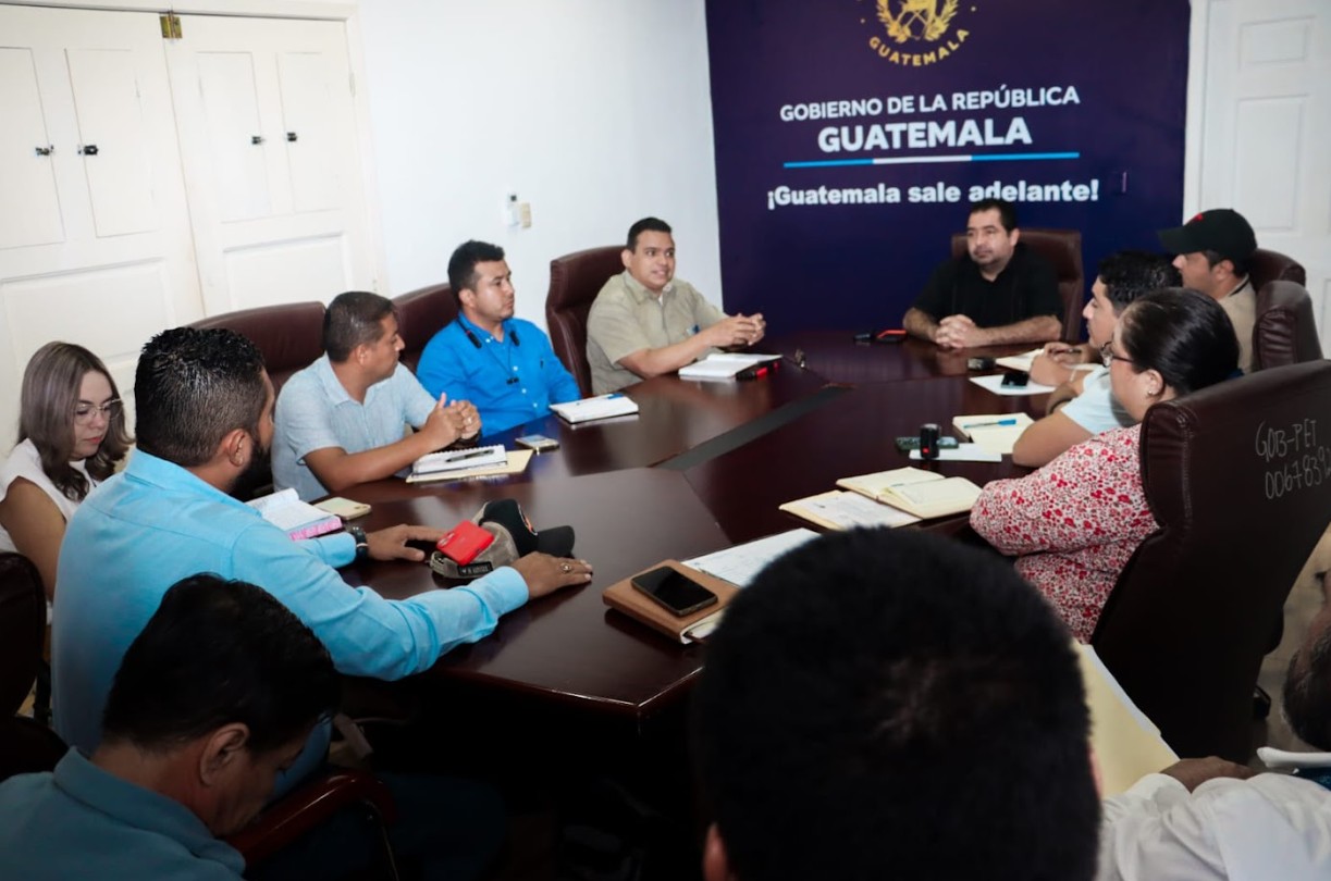 Coordinan acciones para reparar el puente que conecta la isla de Flores
