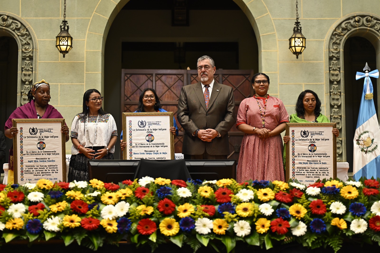 Presidente Bernardo Arévalo reafirma compromiso en apoyar a las mujeres indígenas de Guatemala