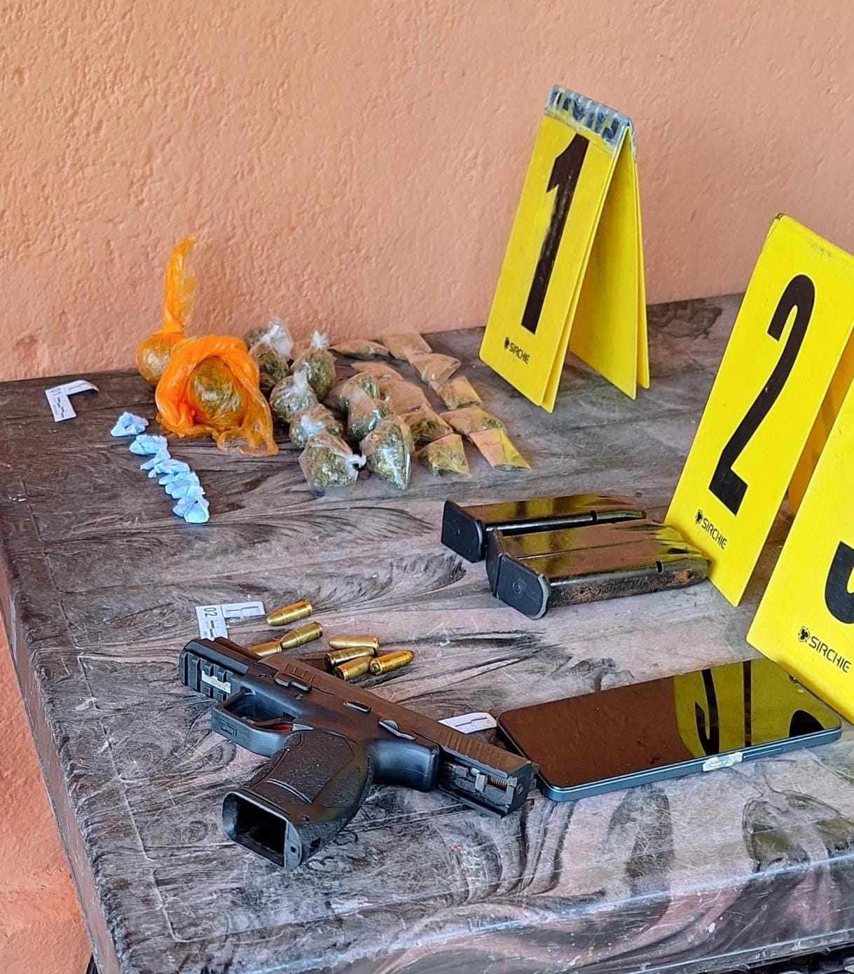 PNC incauta armas, municiones y droga durante allanamientos en Escuintla