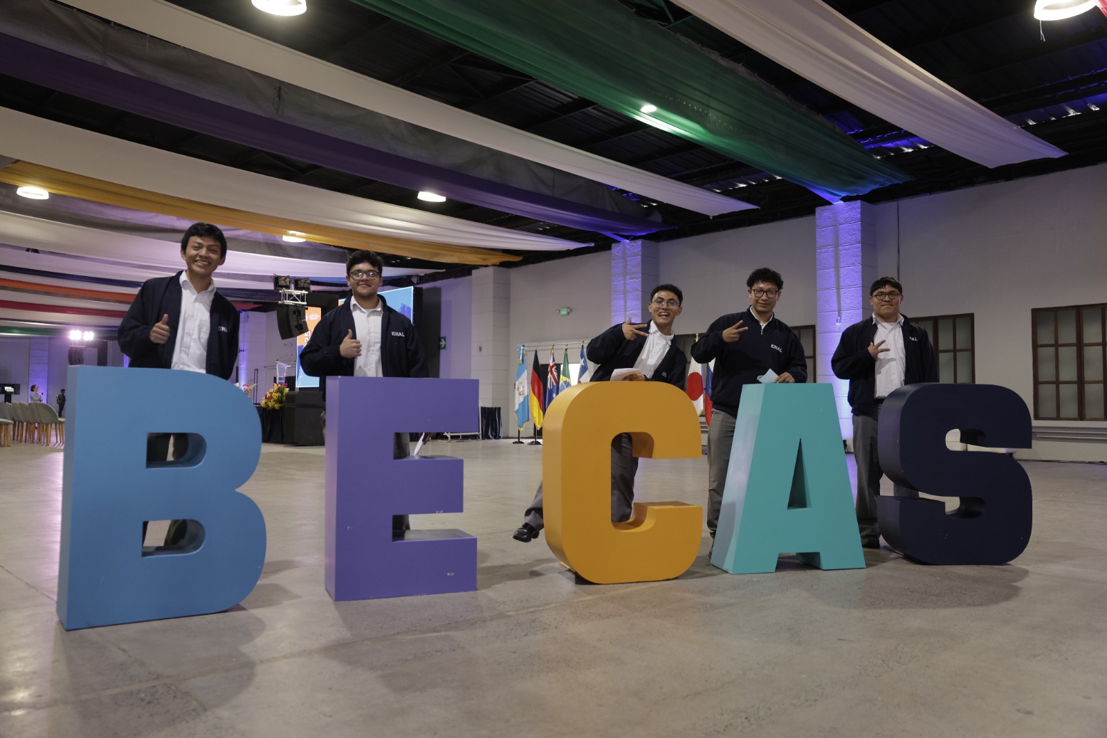 Presidente invita a la población a participar en la XXIV Feria Nacional de Becas