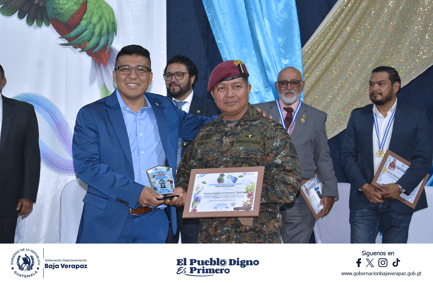 Mes patrio: reconocen a ciudadanos y premian altares cívicos en Baja Verapaz