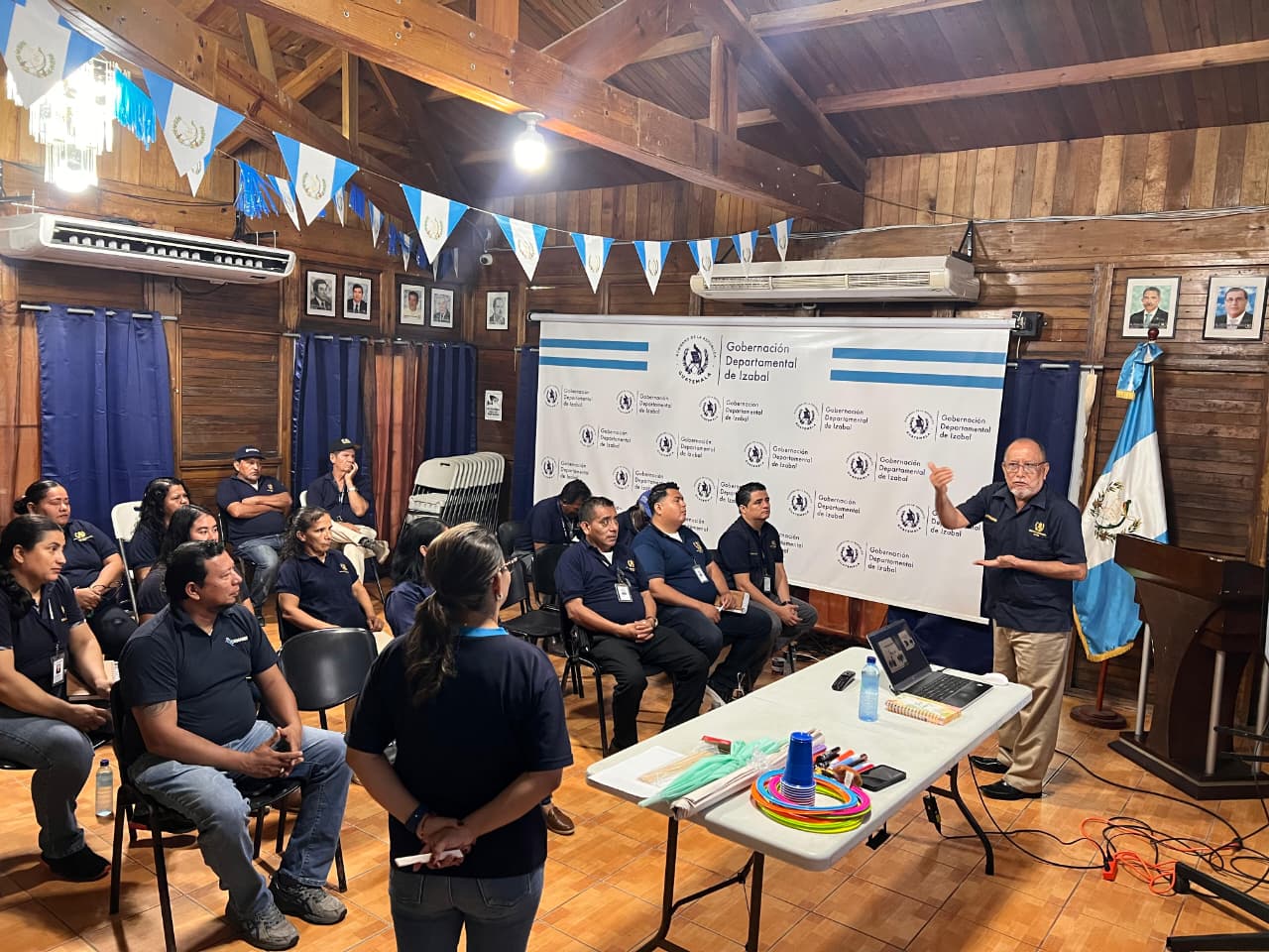Taller Liderazgo Efectivo fortalece trabajo en equipo en Izabal