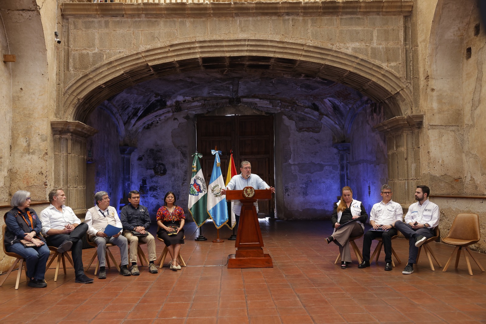 Presidente anuncia fondo de indemnización para afectados por los sismos en Sacatepéquez
